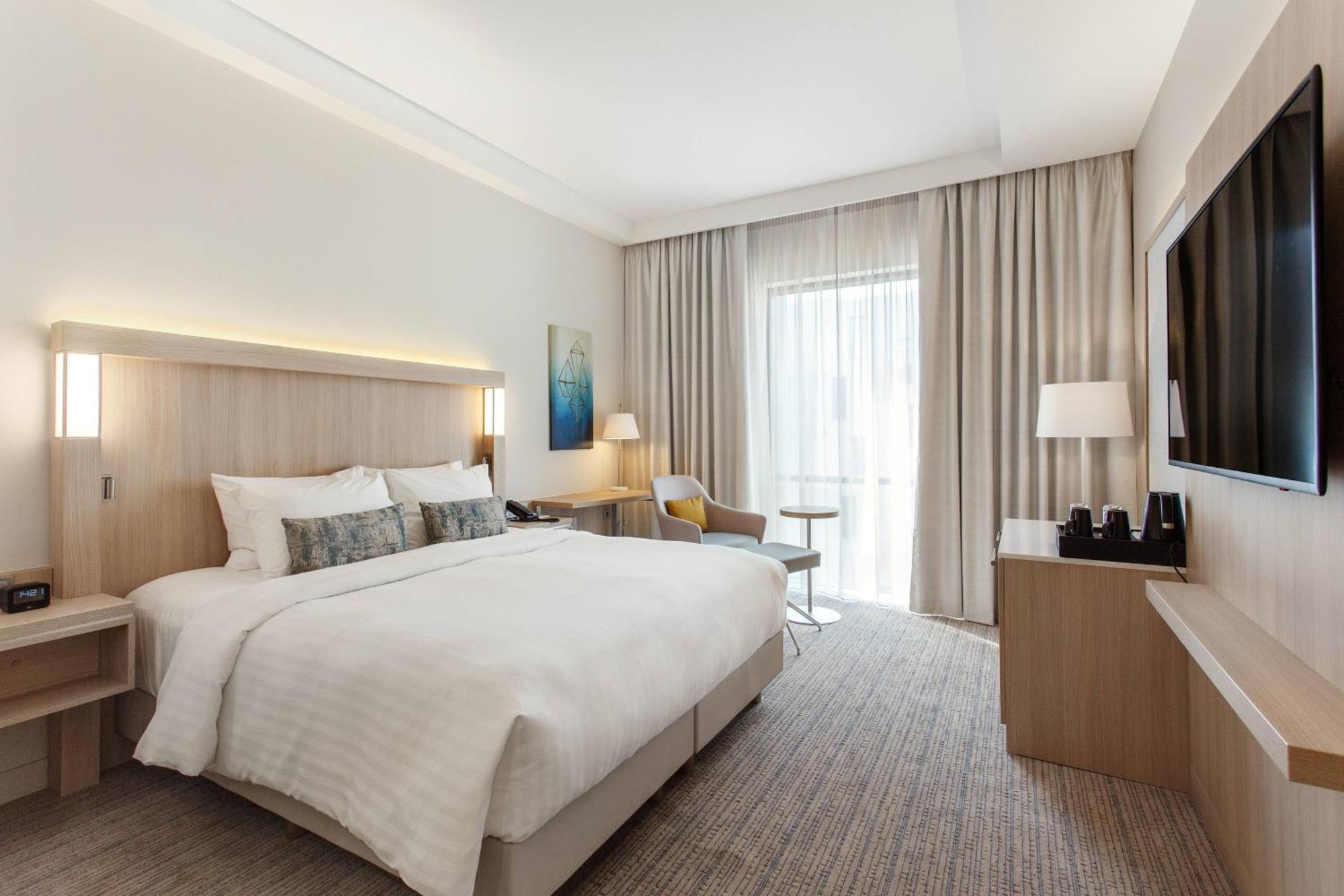 Courtyard By Marriott Vilnius City Center Exterior photo