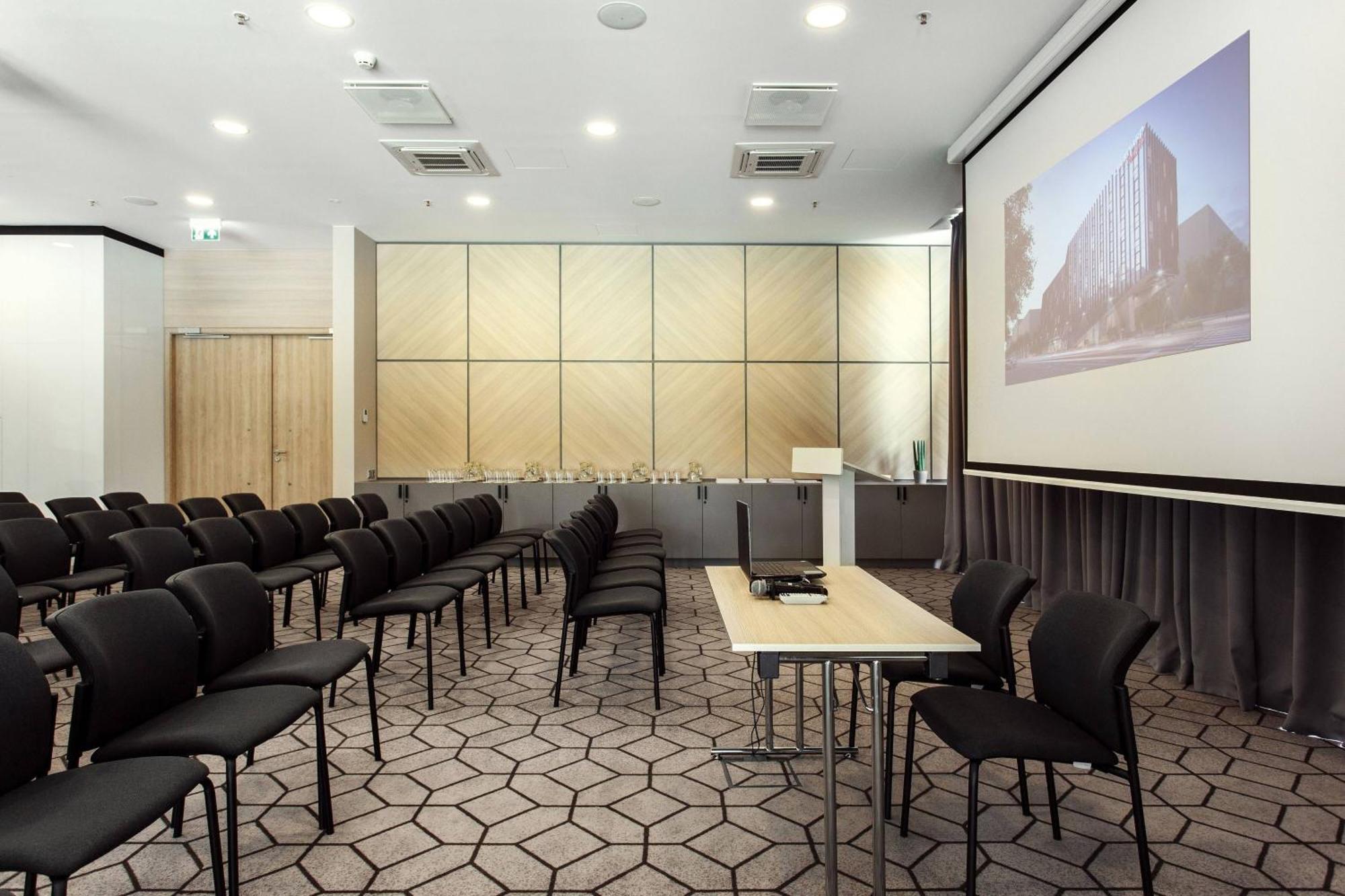 Courtyard By Marriott Vilnius City Center Exterior photo