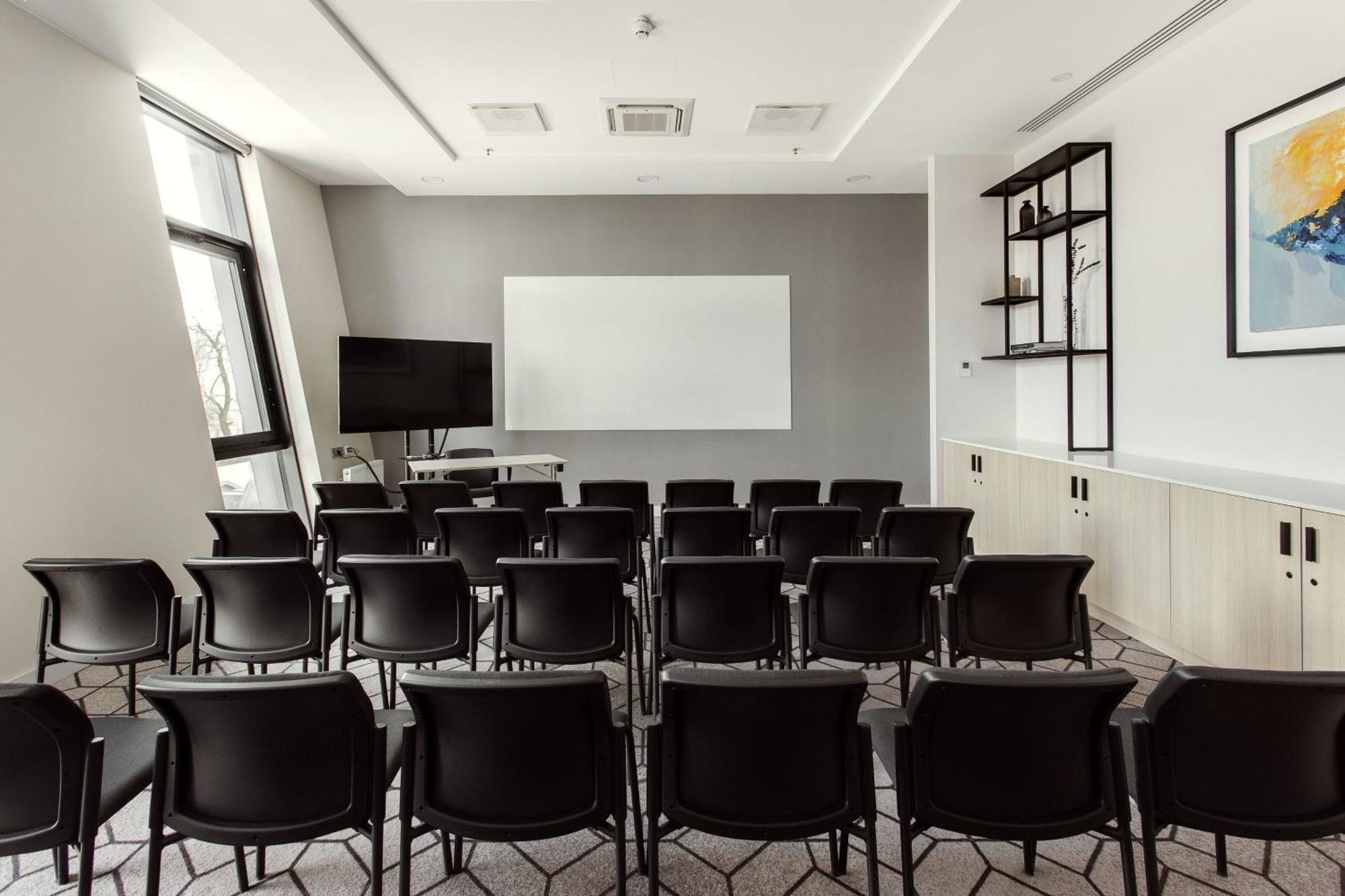 Courtyard By Marriott Vilnius City Center Exterior photo